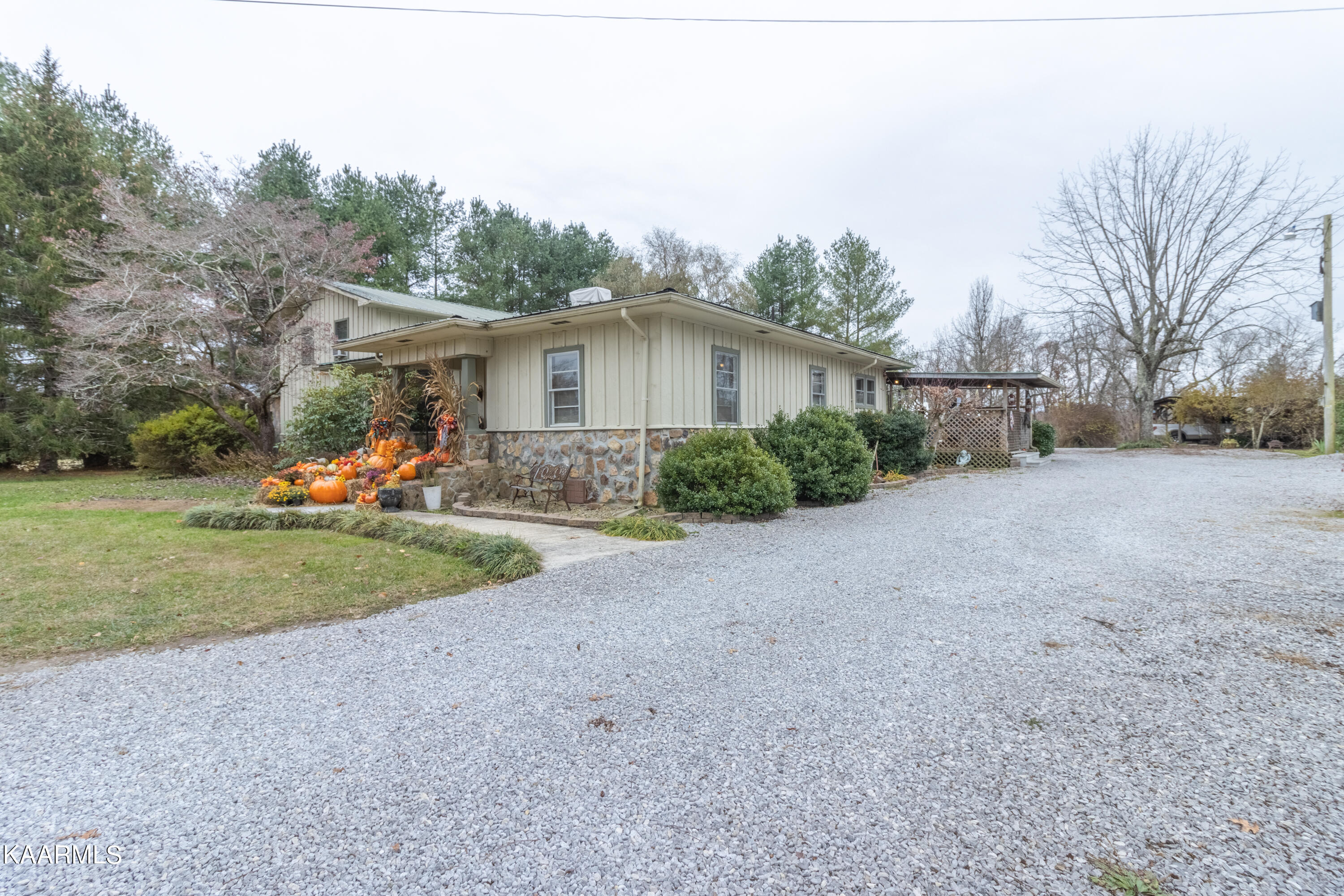 413 Hugh Jones Road Sunbright, TN 37872 - Photo 3 of 55 413 Hugh Jones Rd-3