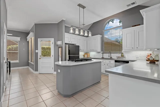 $3,000 | 14231 Championship Lane, Houston, TX 77069