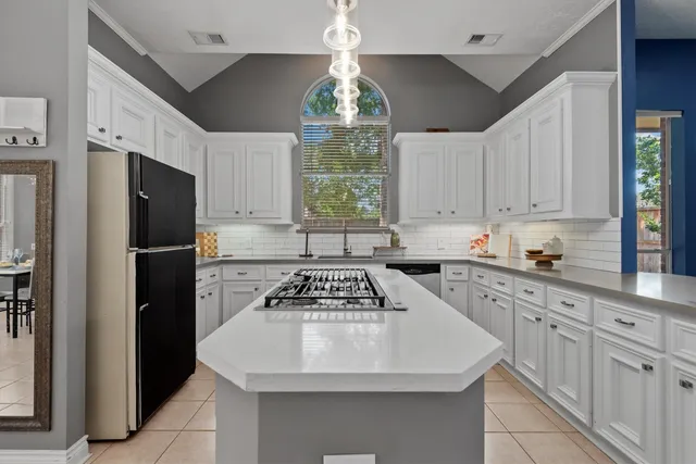 $3,000 | 14231 Championship Lane, Houston, TX 77069