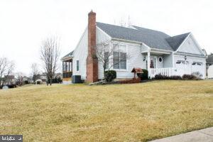 105 Hibiscus Court Lititz, PA 17543 - Photo 4 of 37