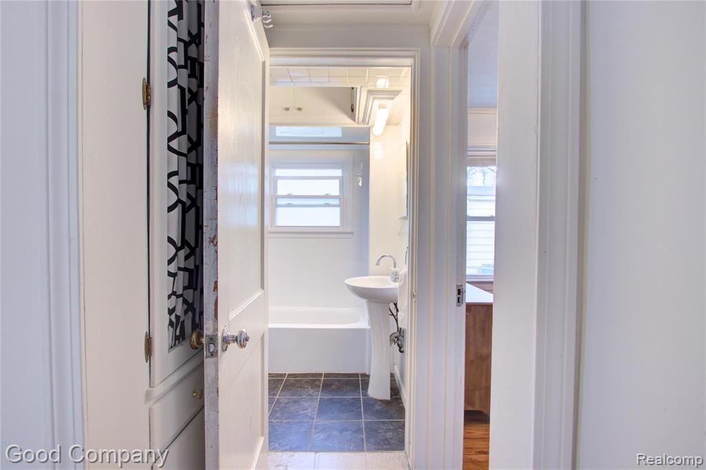 2048 Martin Road Ferndale, MI 48220 - Photo 16 of 33