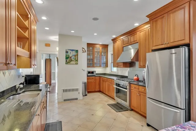 $2,650,000 | 129 Auburn Street, Cambridge, MA 02139