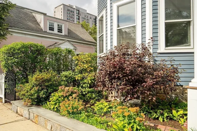 $2,650,000 | 129 Auburn Street, Cambridge, MA 02139