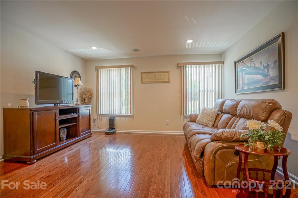 7788 East Berkeley Road, Unit 1106 Denver, NC 28037 - Photo 29 of 48 a living room with furniture and a flat screen tv