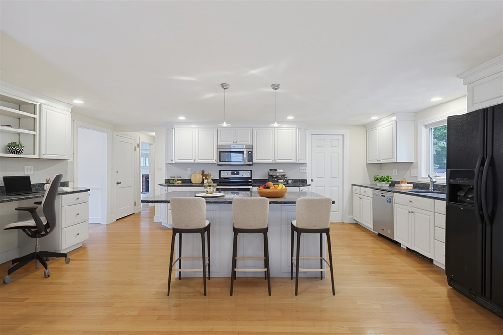 103 John Carver Road Reading, MA 01867 - Photo 9 of 38