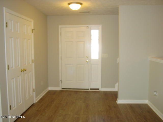 2816 White Road Wilmington, NC 28411 - Photo 13 of 24 Foyer