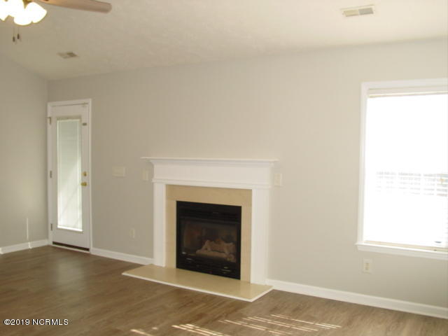 2816 White Road Wilmington, NC 28411 - Photo 9 of 24 Living Room