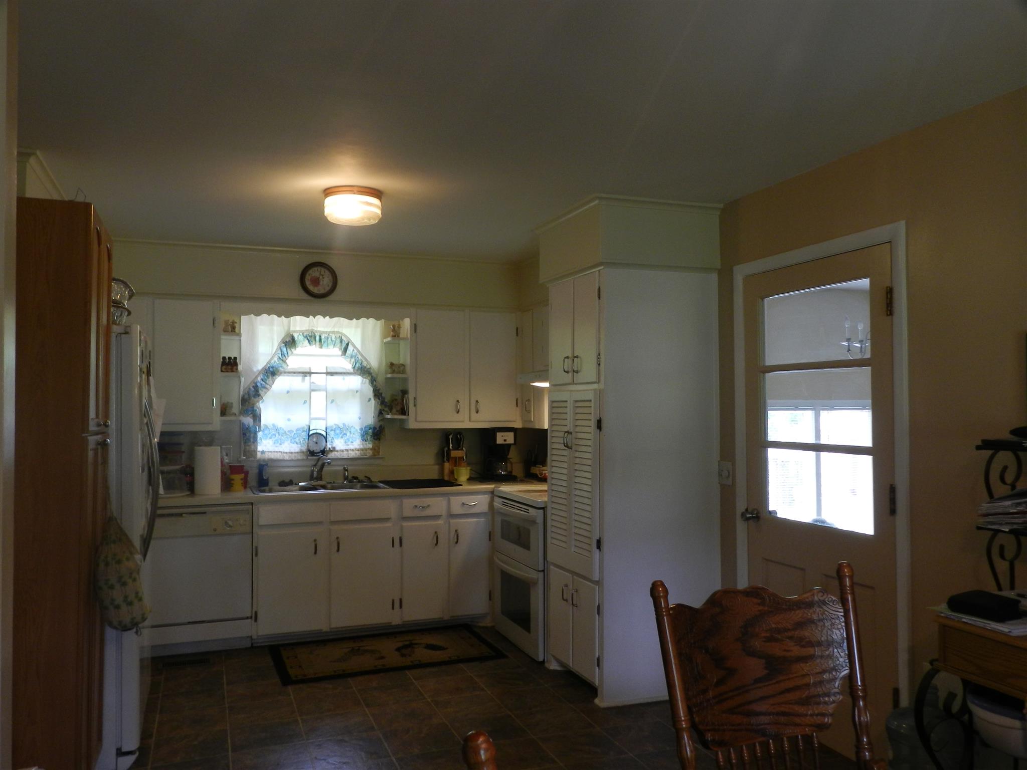 7107 Fernvale Road Fairview, TN 37062 - Photo 4 of 21 a kitchen with stainless steel appliances a sink stove and refrigerator