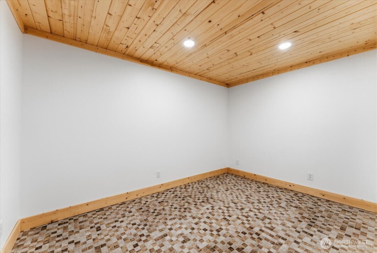 2250 First Crk Road Chelan, WA 98816 - Photo 33 of 39 a view of an empty room