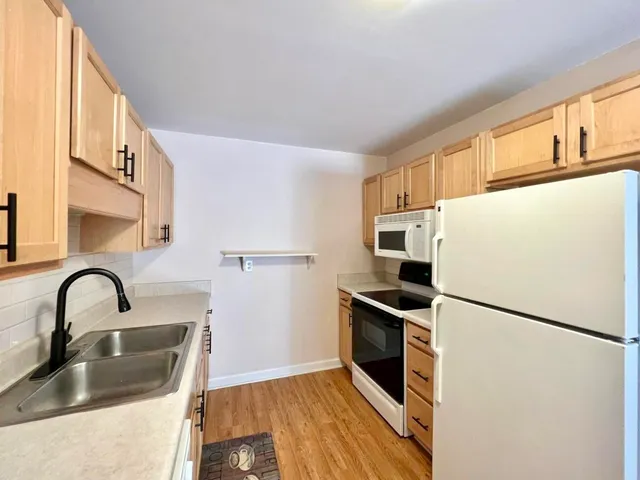 $1,400 | 21 Rivers Point Row, Unit 1E, Charleston, SC 29412