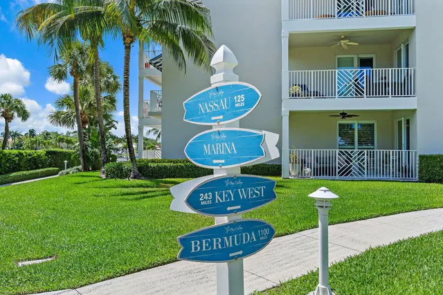 a view of an apartment with a backyard