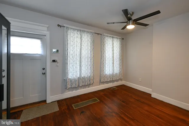 $1,425 | 102 West 30th Street, Wilmington, DE 19802
