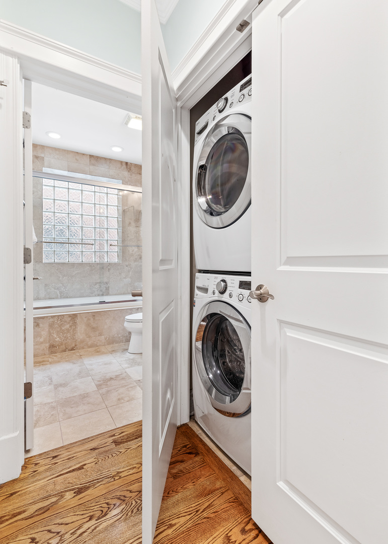 1037 West Monroe Street, Unit 3 Chicago, IL 60607 - Photo 20 of 25 a view of a bedroom with washer and dryer