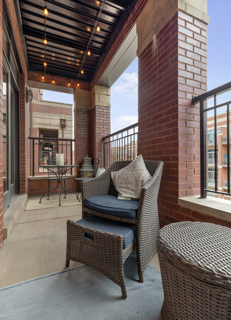 1037 West Monroe Street, Unit 3 Chicago, IL 60607 - Photo 23 of 25 a outdoor living space with furniture