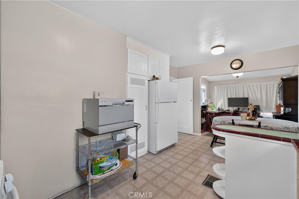 7307 Lenox Avenue Riverside, CA 92504 - Photo 23 of 56 Kitchen
