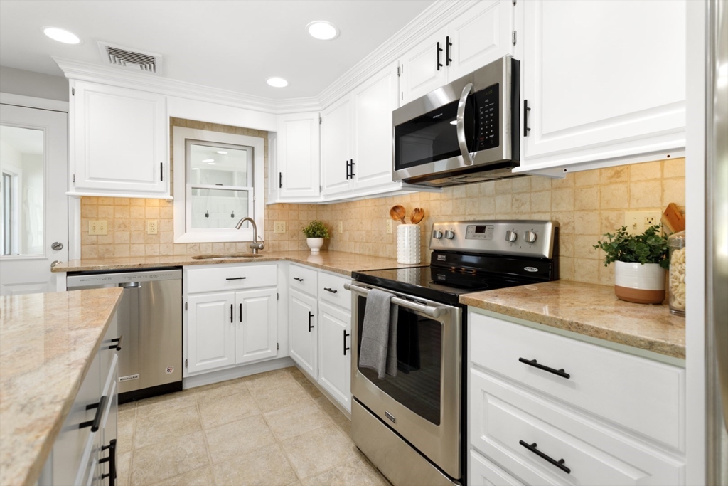 5 Melch Road Lynnfield, MA 01940 - Photo 5 of 40 Gallery Image 5
