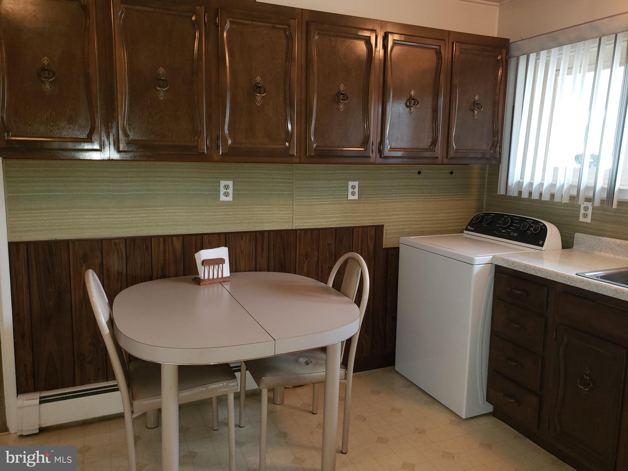 31 Harp Road Levittown, PA 19056 - Photo 14 of 27 Eat In kitchen