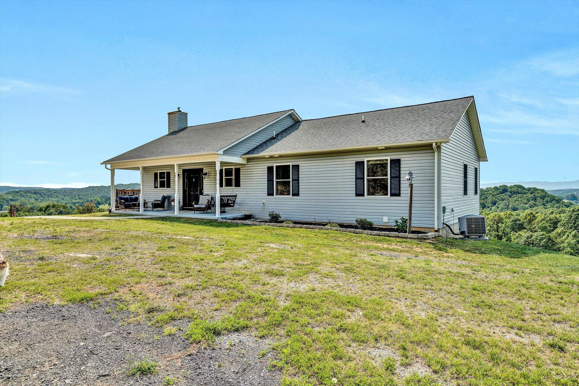 540 Longfield Road Fincastle, VA 24090 - Photo 2 of 59 02-061320230189