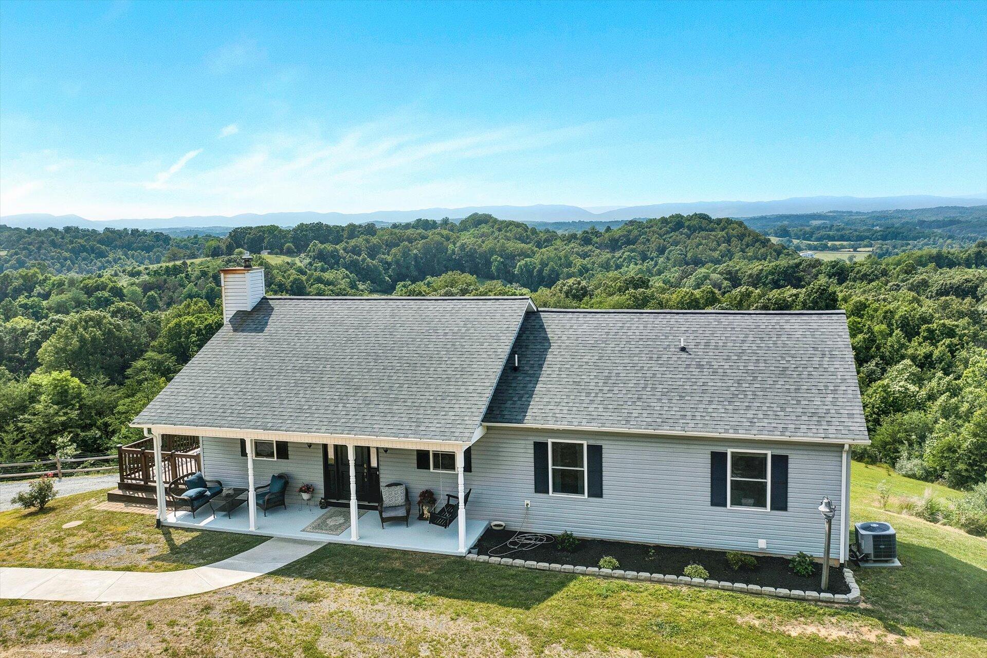 540 Longfield Road Fincastle, VA 24090 - Photo 4 of 59 04-061320230193
