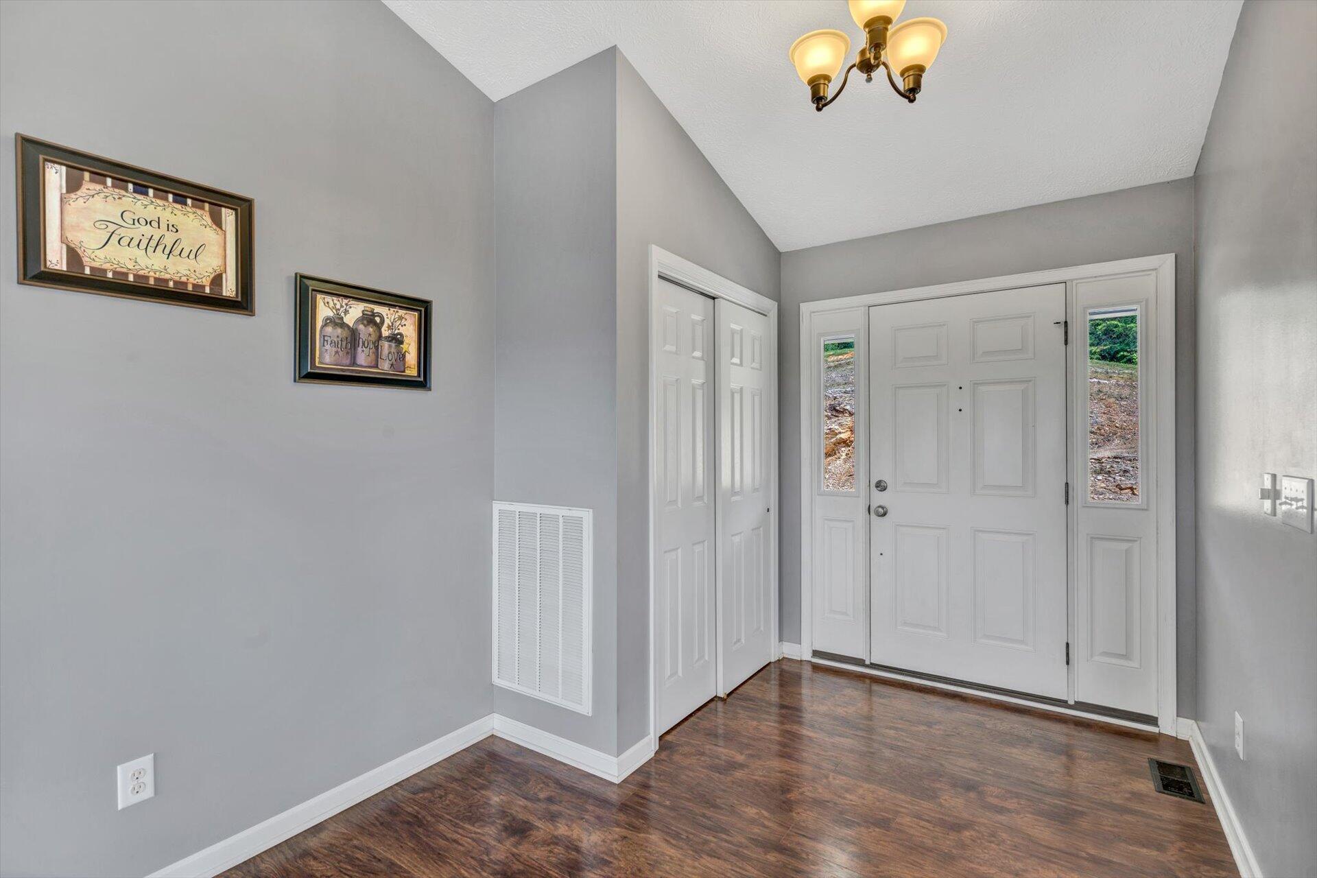 540 Longfield Road Fincastle, VA 24090 - Photo 8 of 59 08-061320230152