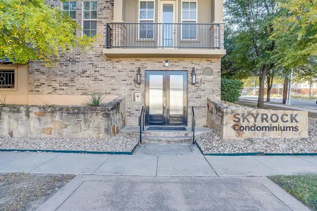 $499,000 | 2800 Sandage Avenue, Unit 105, Fort Worth, TX 76109