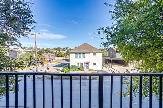 $499,000 | 2800 Sandage Avenue, Unit 105, Fort Worth, TX 76109