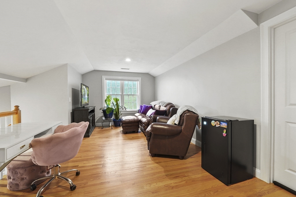 17 Turtle Lane, Unit 17 Sterling, MA 01564 - Photo 18 of 26 a living room with furniture