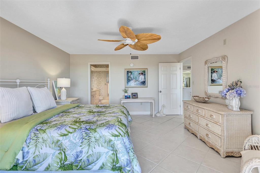420 Beach Road, Unit 203 Sarasota, FL 34242 - Photo 35 of 91