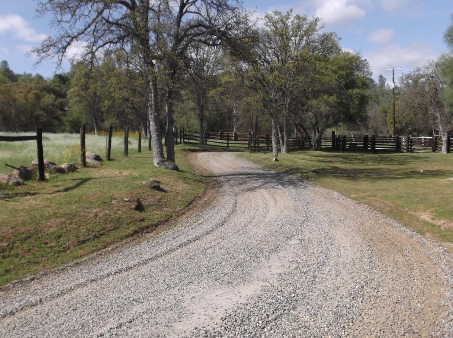 49610 House Ranch Road O'Neals, CA 93645 - Photo 16 of 48 Front driveway