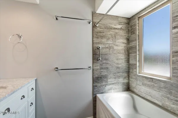 $1,950 | 10415 North 10th Street, Unit 2, Phoenix, AZ 85020