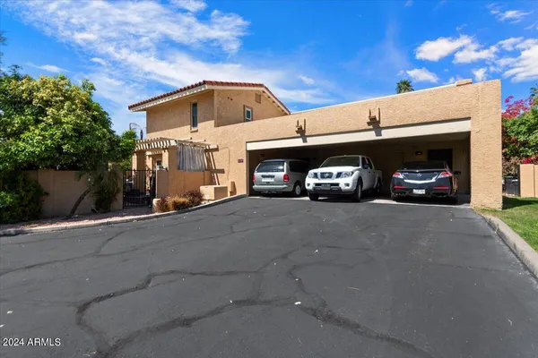 $1,950 | 10415 North 10th Street, Unit 2, Phoenix, AZ 85020