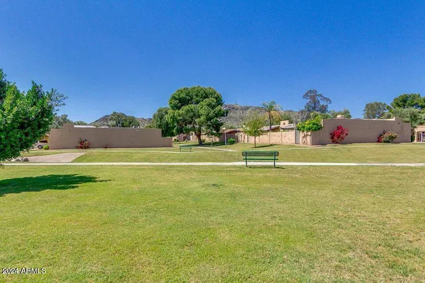 $1,950 | 10415 North 10th Street, Unit 2, Phoenix, AZ 85020