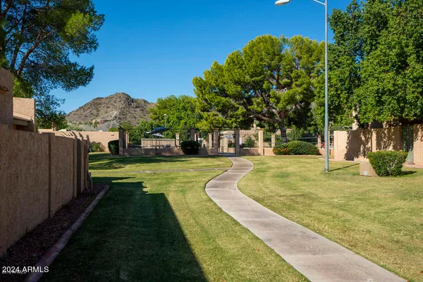 $1,950 | 10415 North 10th Street, Unit 2, Phoenix, AZ 85020