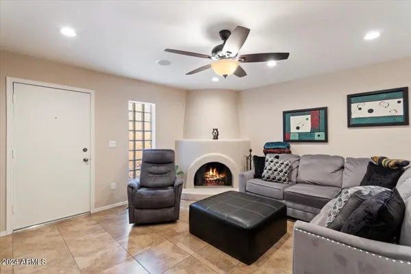 $1,950 | 10415 North 10th Street, Unit 2, Phoenix, AZ 85020