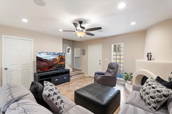 $1,950 | 10415 North 10th Street, Unit 2, Phoenix, AZ 85020