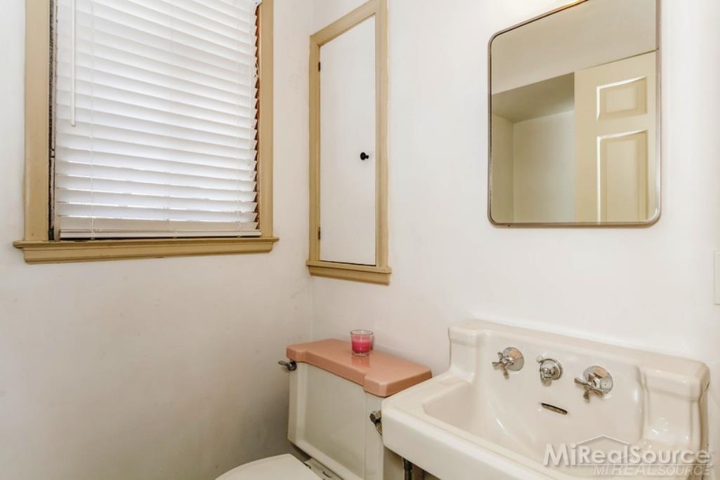 240 Vendome Road Grosse Pointe Farms, MI 48236 - Photo 18 of 33