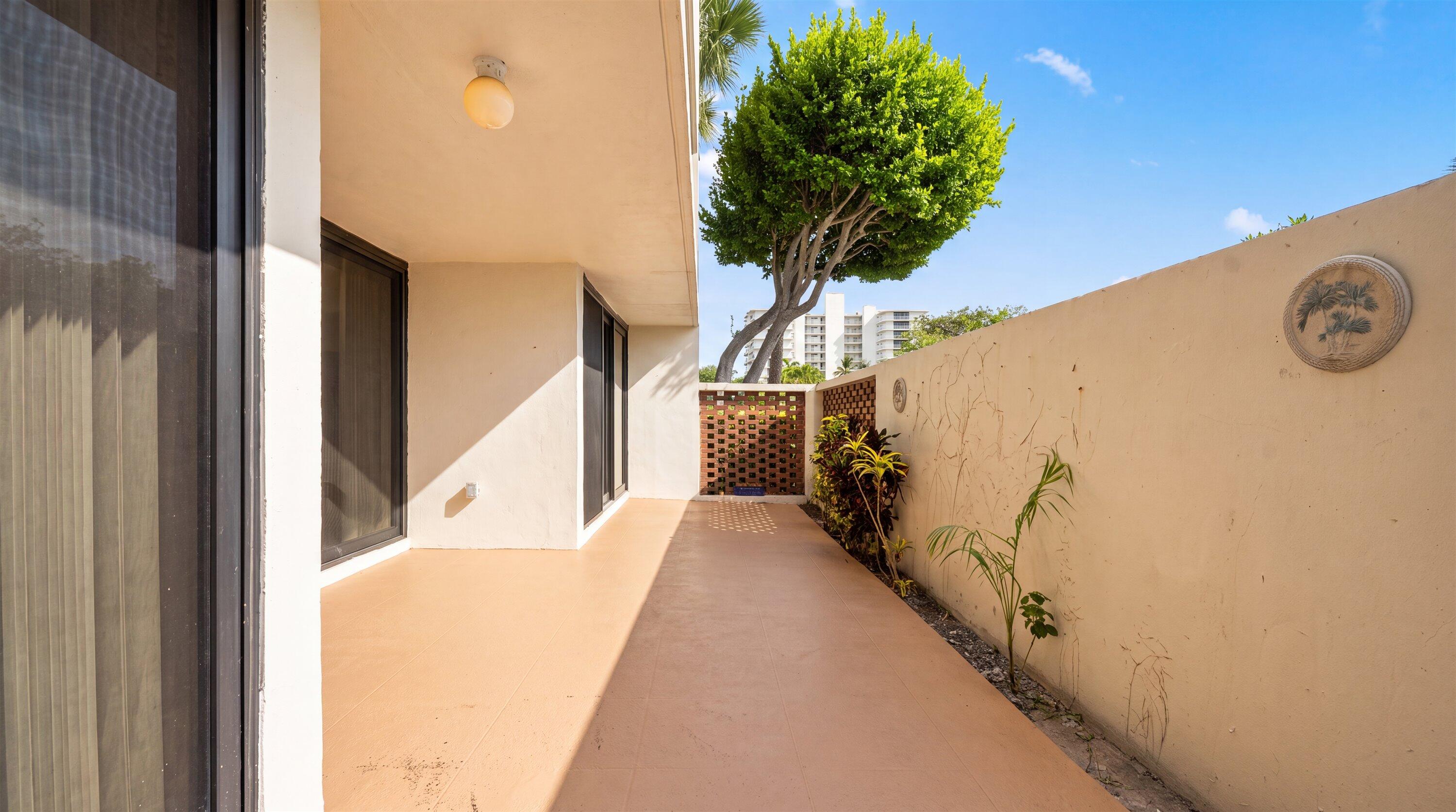 225 South Beach Road, Unit 102 Jupiter, FL 33469 - Photo 2 of 22 a view of entryway