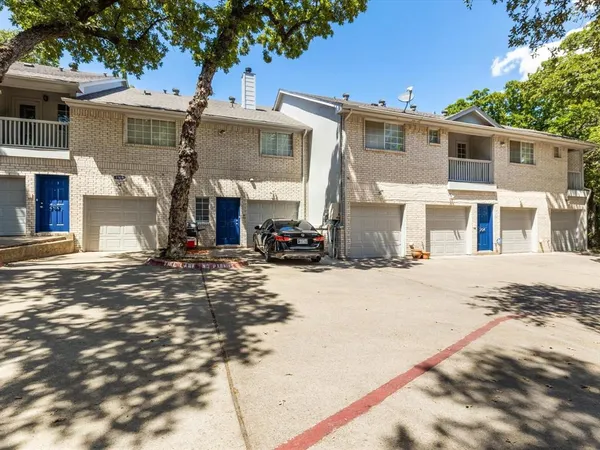 $1,675 | 1501 Cedar Elm Drive, Unit 205, Euless, TX 76039