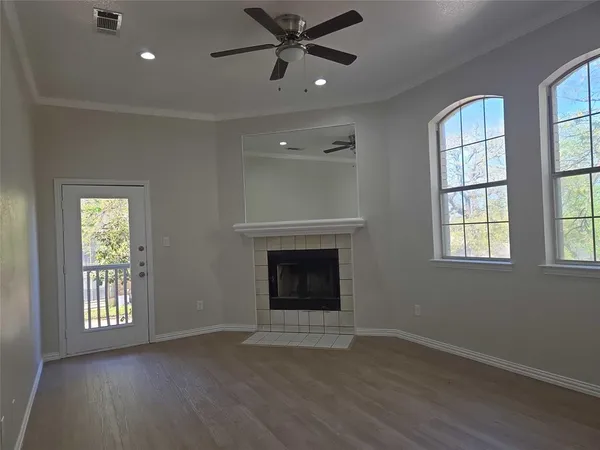 $1,675 | 1501 Cedar Elm Drive, Unit 205, Euless, TX 76039