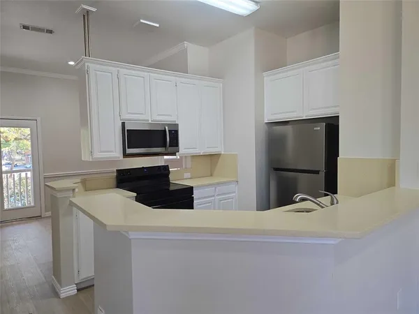 $1,675 | 1501 Cedar Elm Drive, Unit 205, Euless, TX 76039