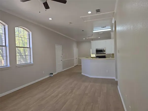 $1,675 | 1501 Cedar Elm Drive, Unit 205, Euless, TX 76039