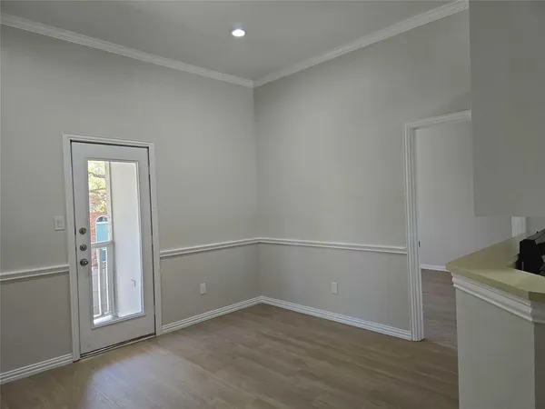 $1,675 | 1501 Cedar Elm Drive, Unit 205, Euless, TX 76039