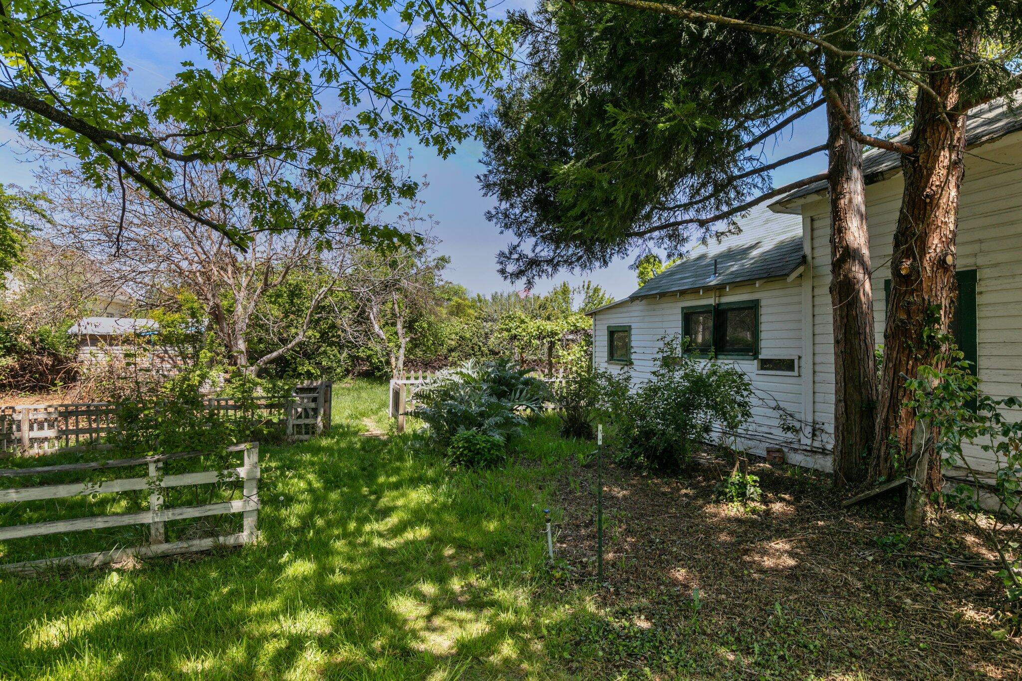 202 East Main Street Talent, OR 97540 - Photo 10 of 22 10-web-or-mls-IMGM2473