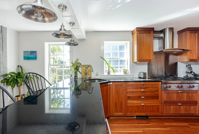 $1,195,000 | 3 Vicksburg Place, Newport, RI 02840