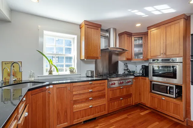 $1,195,000 | 3 Vicksburg Place, Newport, RI 02840
