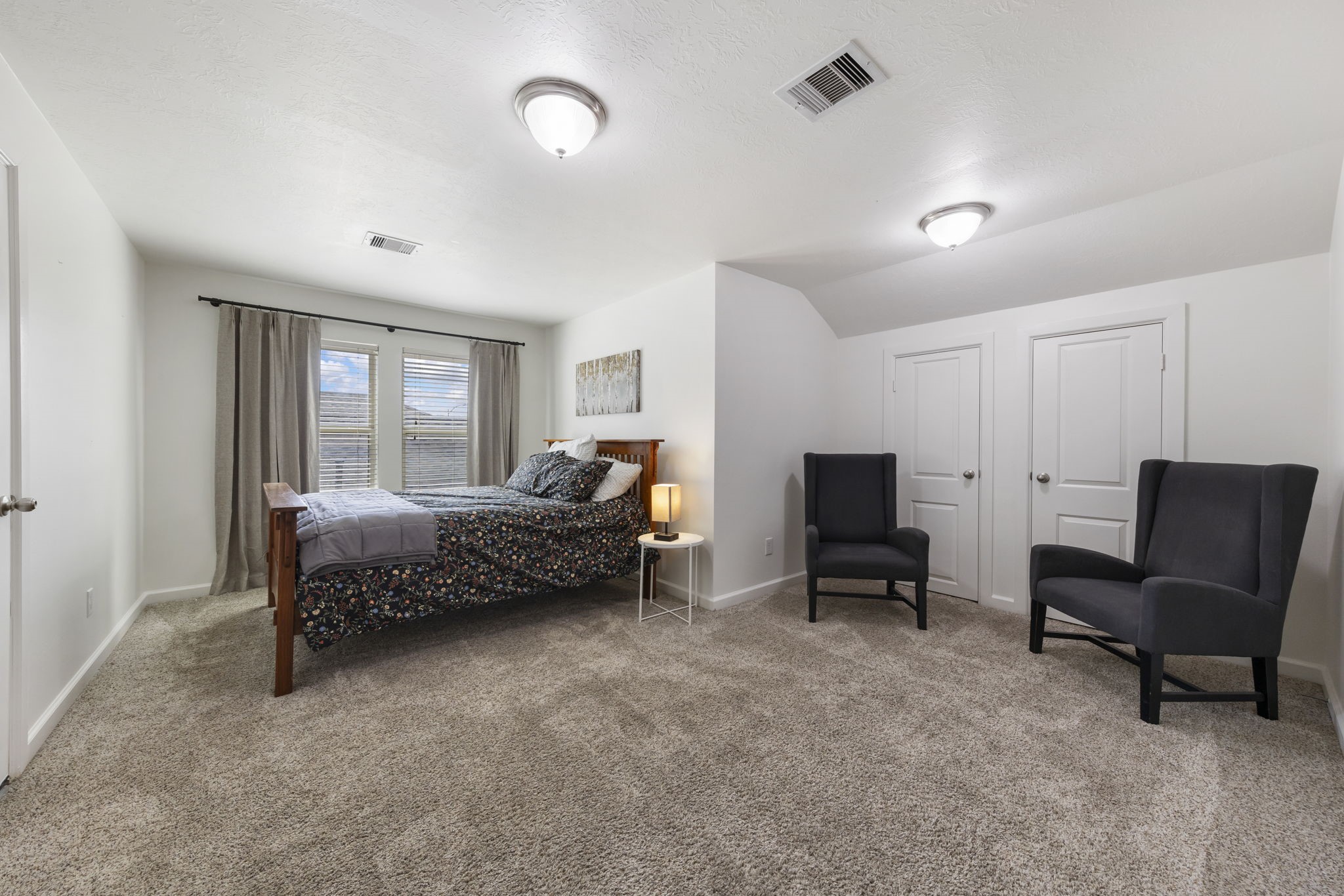 3318 Solvista High Court Spring, TX 77386 - Photo 25 of 33 Large upstairs 5th bedroom offers endless possibilities as a guest suite, media room, playroom, or additional living space, complete with plush carpeting and abundant natural light.