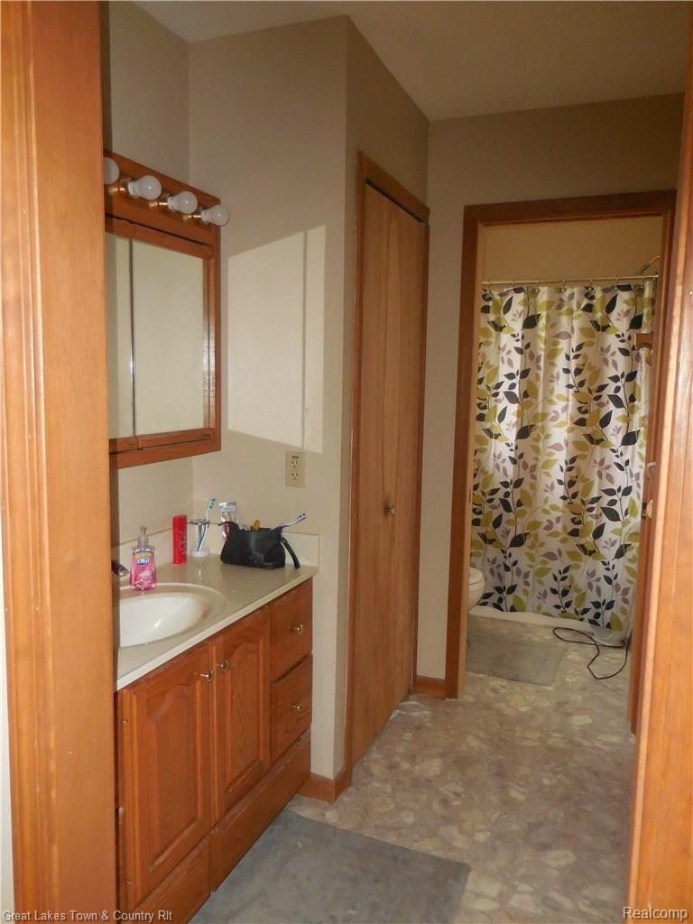 116 South Elm Grove Road Lapeer, MI 48446 - Photo 11 of 26 DSCN2608.JPG