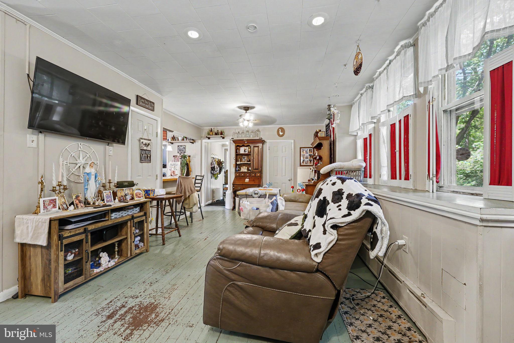397 Angora Road Reading, PA 19606 - Photo 3 of 31