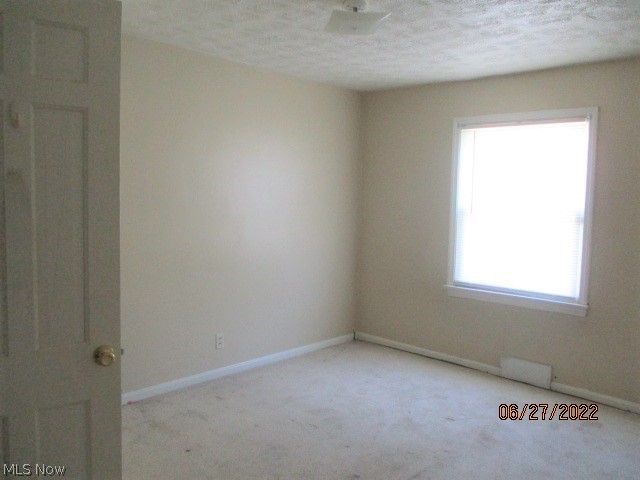 2024 North Green Road Cleveland, OH 44121 - Photo 11 of 16