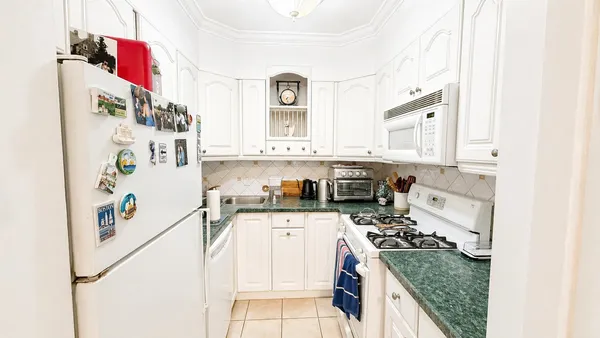 $2,850 | 159 Newark Street, Unit 2D, Hoboken, NJ 07030
